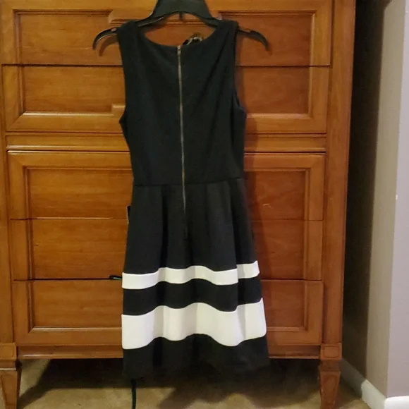 IZ byer size 5 adorable black and white dress with belt NWT - Picture 2 of 4